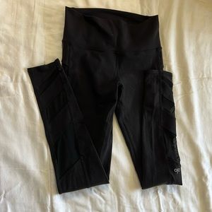 Alo yoga leggings with mesh cutouts